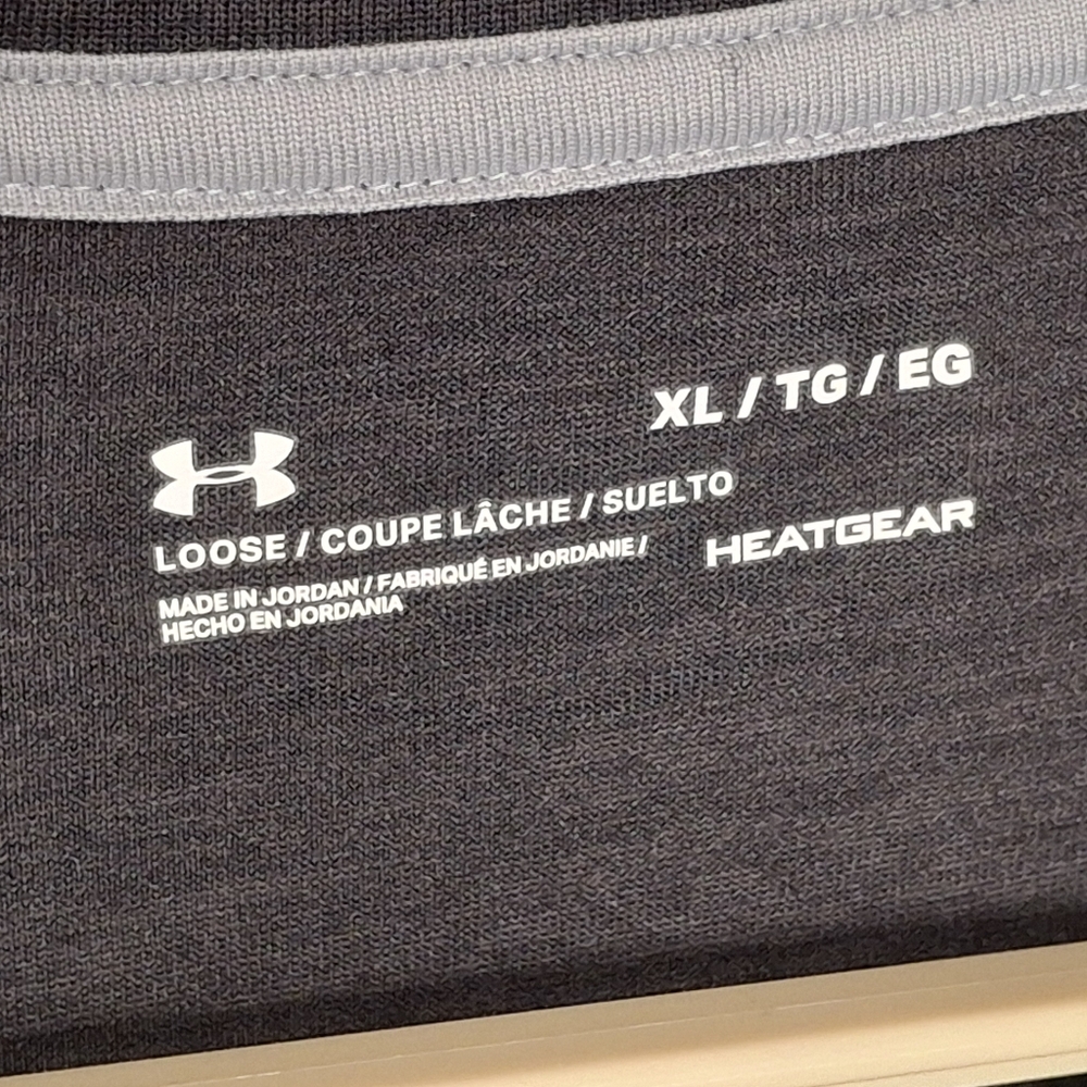 Under Armour Vneck Tshirt XL - Picture 3 of 10
